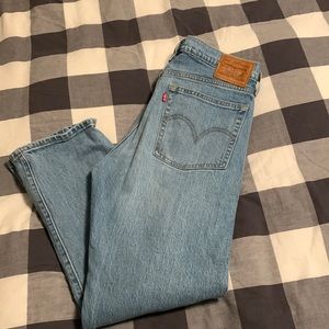 COPY - Levi’s Womens’ Wedgie Straight Jean. Button fly & rip detail on knee. Sz…